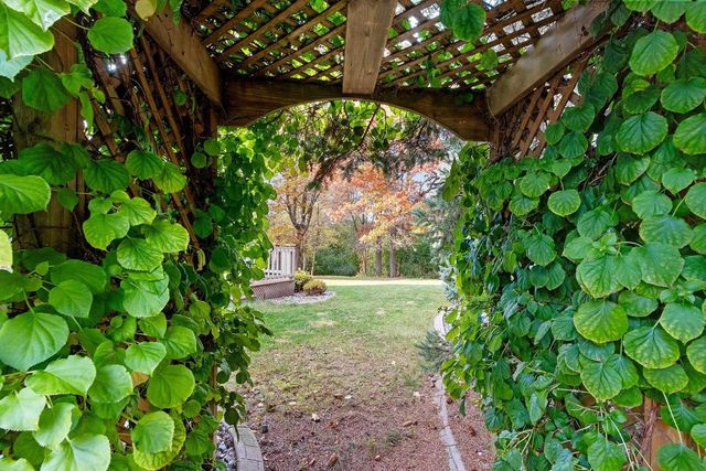 2238 HOPF LANE, De Pere, WI 54115