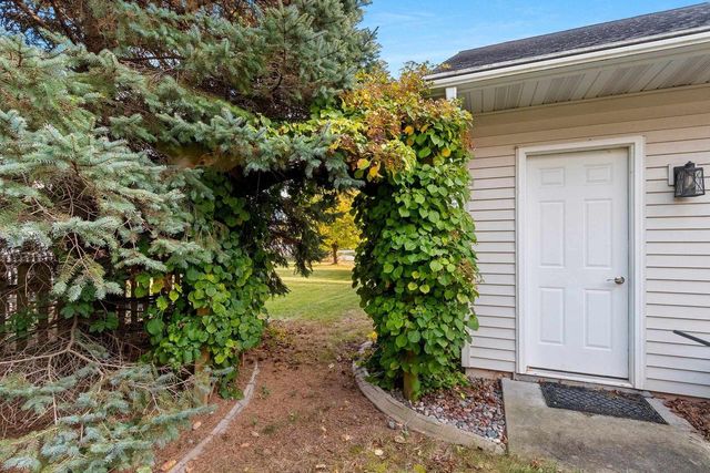 2238 HOPF LANE, De Pere, WI 54115