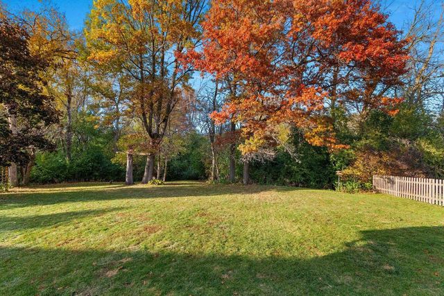 2238 HOPF LANE, De Pere, WI 54115