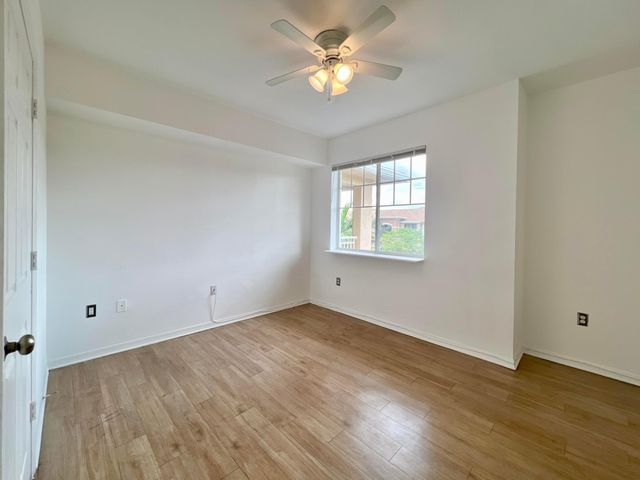 6400 EMERALD DUNES Drive 104, West Palm Beach, FL 33411