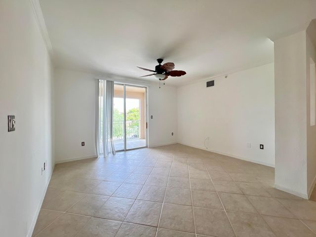 6400 EMERALD DUNES Drive 104, West Palm Beach, FL 33411