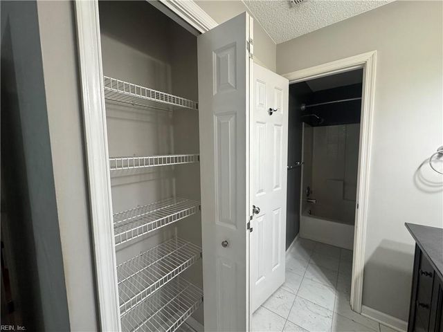 806 Newday CT, Newport News, VA 23602