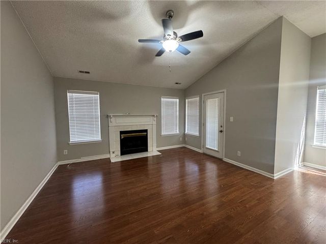 806 Newday CT, Newport News, VA 23602