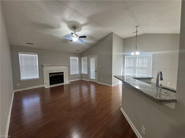 806 Newday CT, Newport News, VA 23602