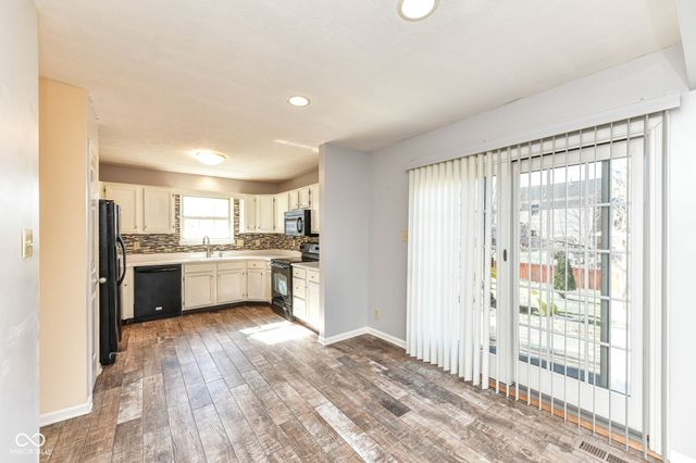 8693 Buffett Parkway, Fishers, IN 46038