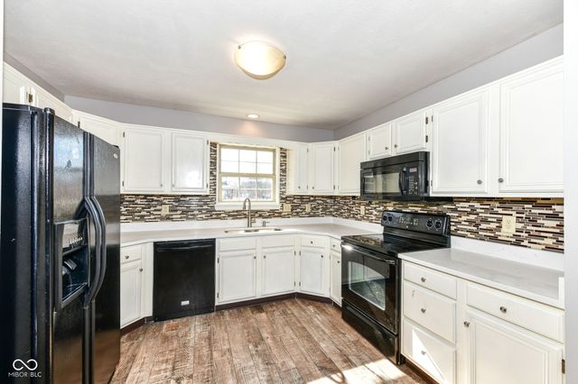 8693 Buffett Parkway, Fishers, IN 46038