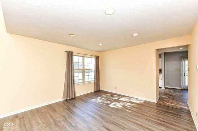 8693 Buffett Parkway, Fishers, IN 46038