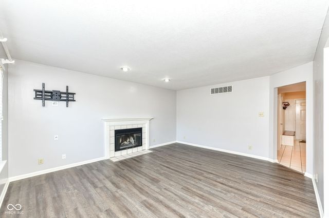 8693 Buffett Parkway, Fishers, IN 46038