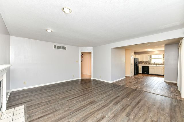 8693 Buffett Parkway, Fishers, IN 46038