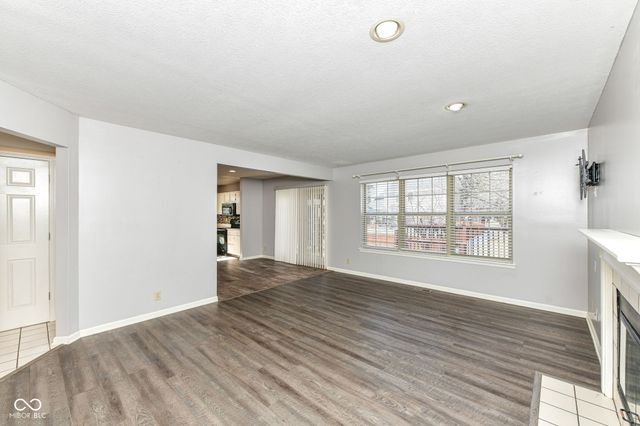 8693 Buffett Parkway, Fishers, IN 46038