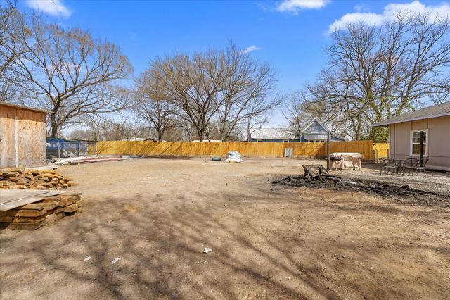 607 E 8th Street, Kemp, TX 75143