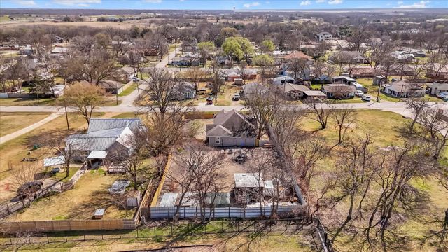 607 E 8th Street, Kemp, TX 75143