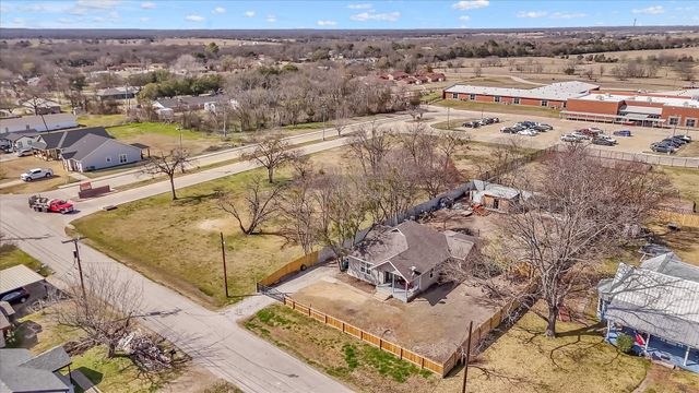 607 E 8th Street, Kemp, TX 75143