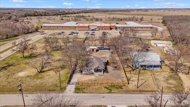 607 E 8th Street, Kemp, TX 75143