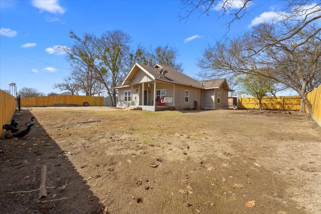 607 E 8th Street, Kemp, TX 75143