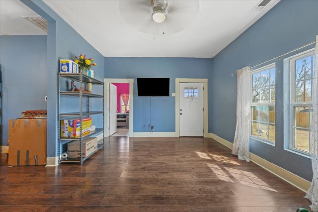 607 E 8th Street, Kemp, TX 75143