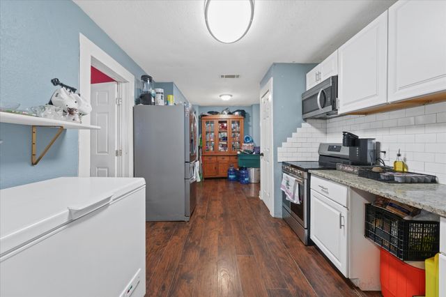 607 E 8th Street, Kemp, TX 75143