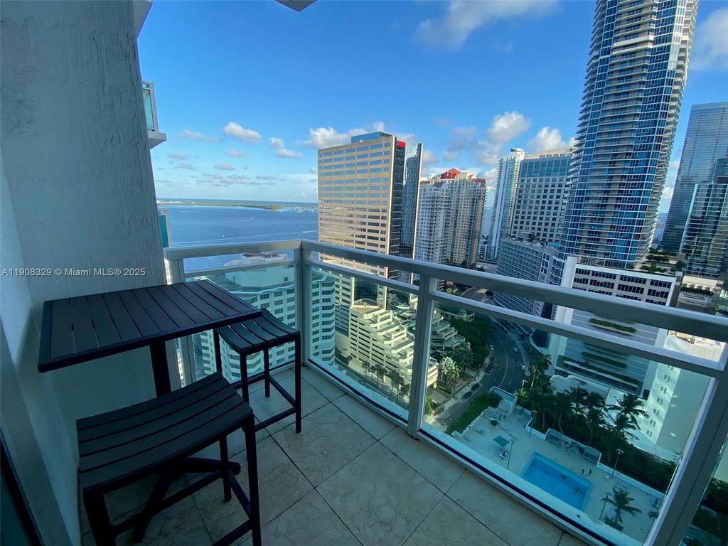 950 Brickell Bay Dr 2707, Miami, FL 33131