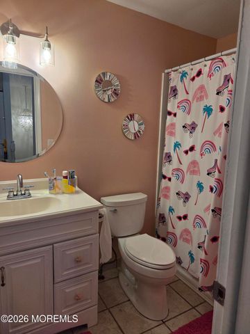 7 Horseshoe Court, Tinton Falls, NJ 07753