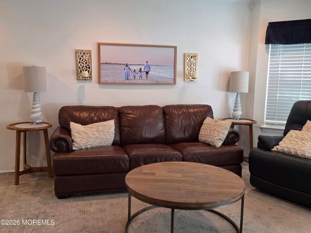7 Horseshoe Court, Tinton Falls, NJ 07753