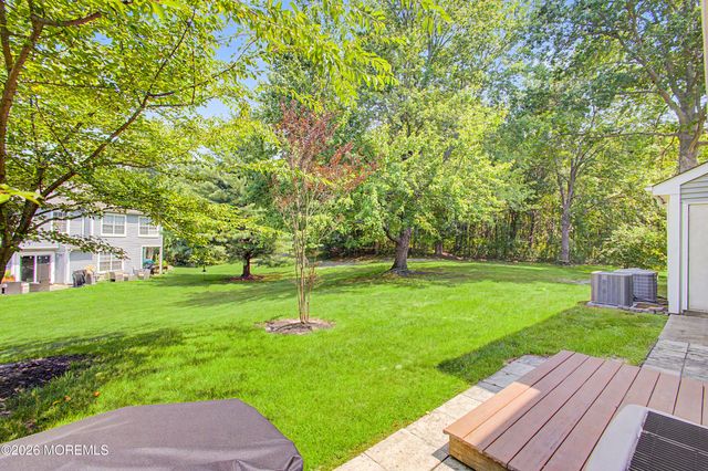 7 Horseshoe Court, Tinton Falls, NJ 07753