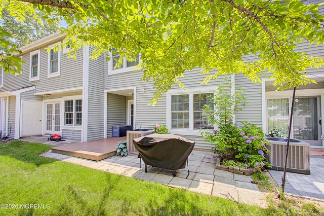 7 Horseshoe Court, Tinton Falls, NJ 07753
