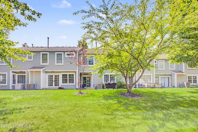 7 Horseshoe Court, Tinton Falls, NJ 07753