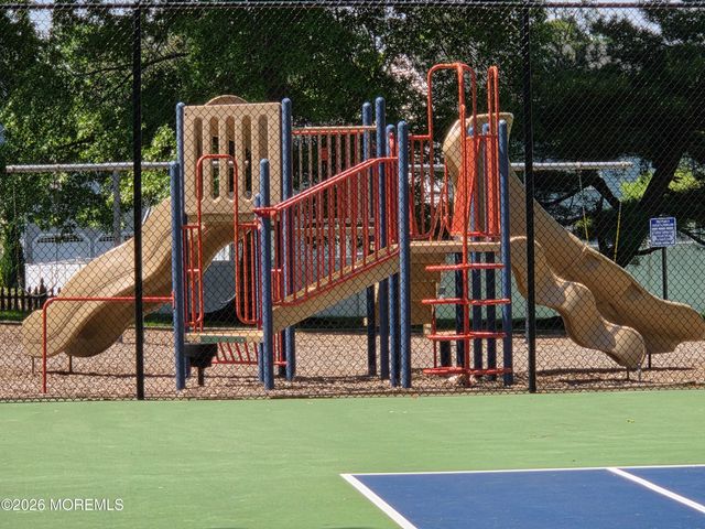 7 Horseshoe Court, Tinton Falls, NJ 07753