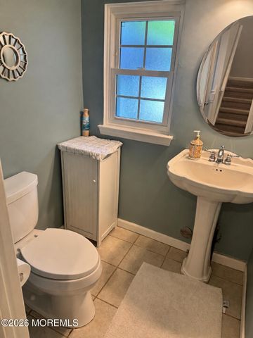7 Horseshoe Court, Tinton Falls, NJ 07753