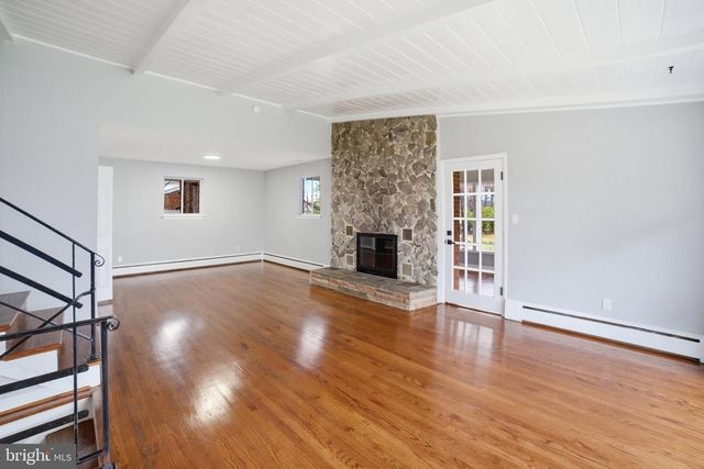 5001 BARTO AVE, Suitland, MD 20746