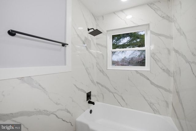 5001 BARTO AVE, Suitland, MD 20746