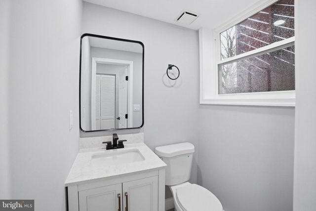 5001 BARTO AVE, Suitland, MD 20746