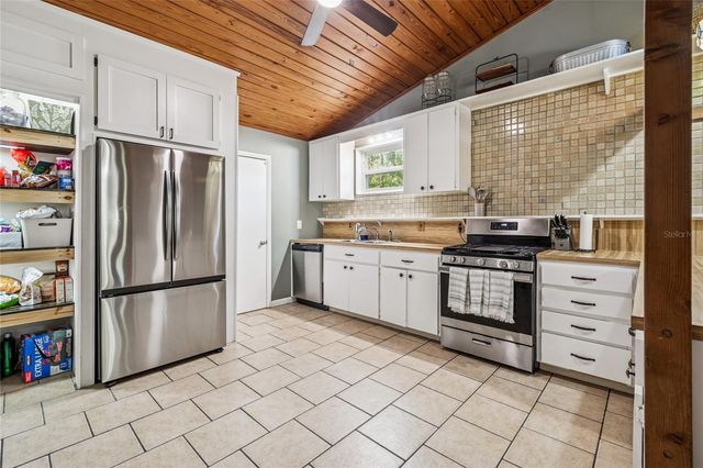 17641 DEERFIELD DRIVE, Lutz, FL 33558