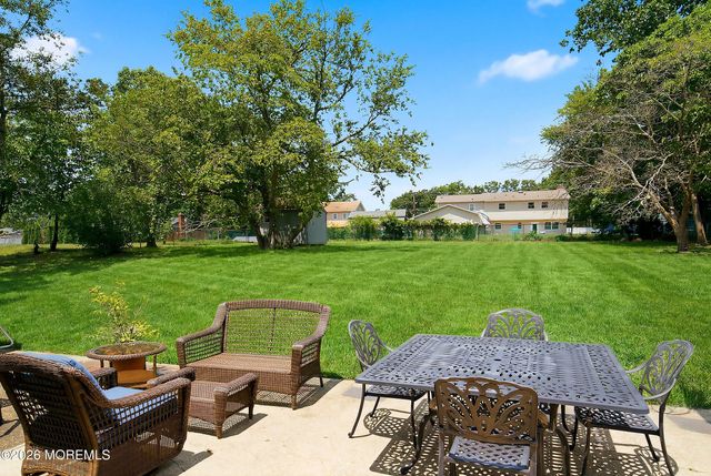 10 Beacon Drive, Howell, NJ 07731