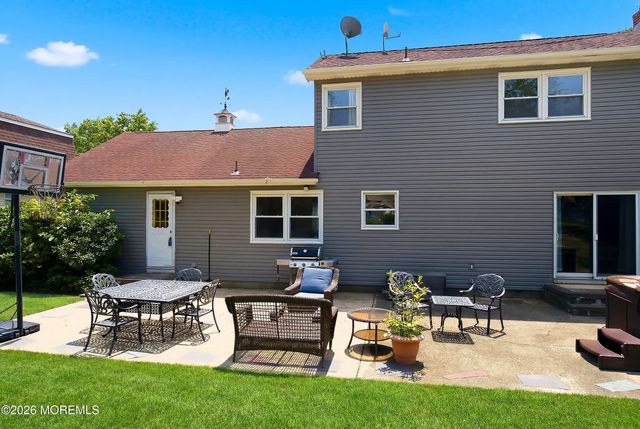10 Beacon Drive, Howell, NJ 07731