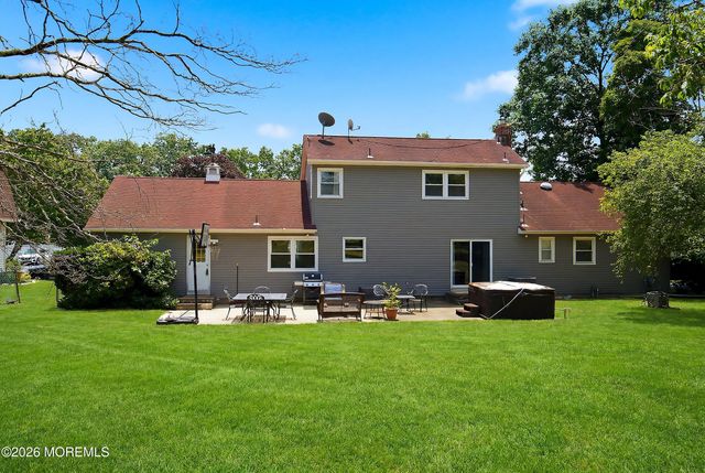 10 Beacon Drive, Howell, NJ 07731