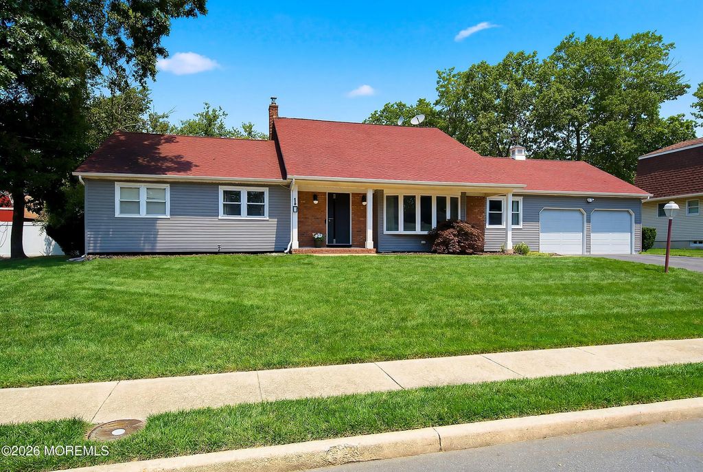 10 Beacon Drive, Howell, NJ 07731