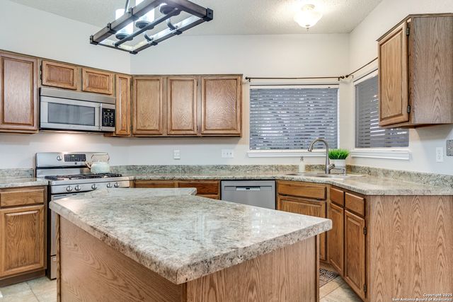 1526 mooreshill, San Antonio, TX 78253