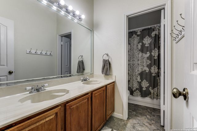 1526 mooreshill, San Antonio, TX 78253