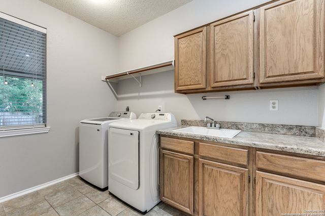 1526 mooreshill, San Antonio, TX 78253