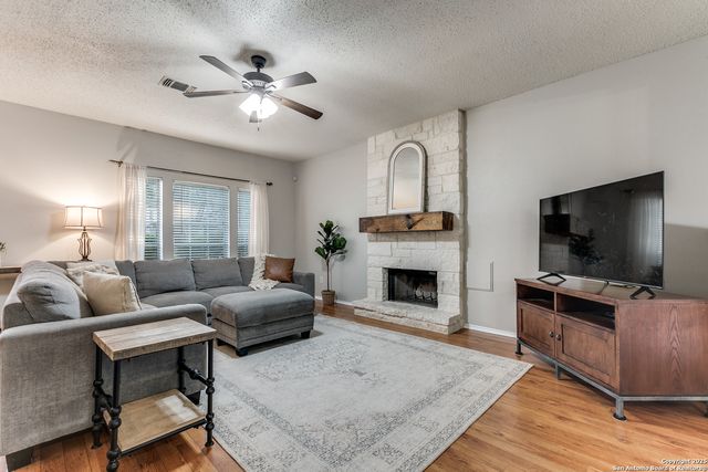 1526 mooreshill, San Antonio, TX 78253