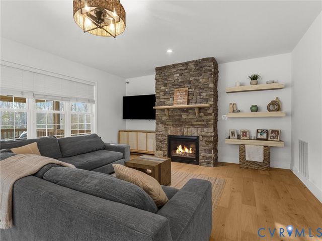 9310 Beaver Bridge Rd, Moseley, VA 23120