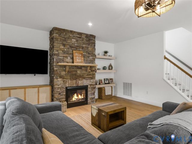 9310 Beaver Bridge Rd, Moseley, VA 23120