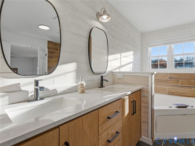 9310 Beaver Bridge Rd, Moseley, VA 23120