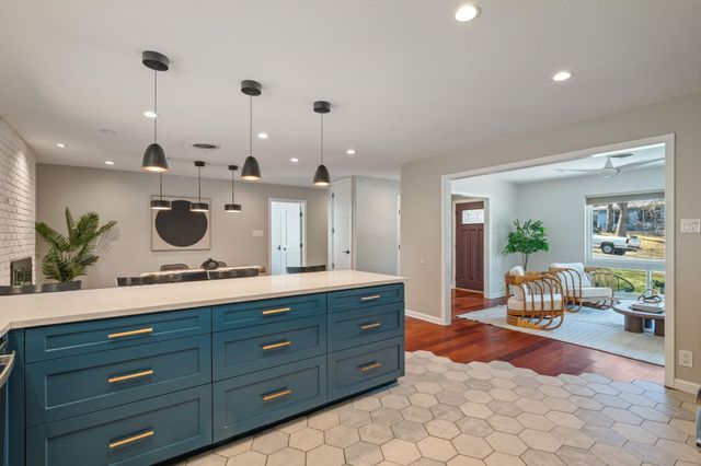 2415 Little John LN, Austin, TX 78704