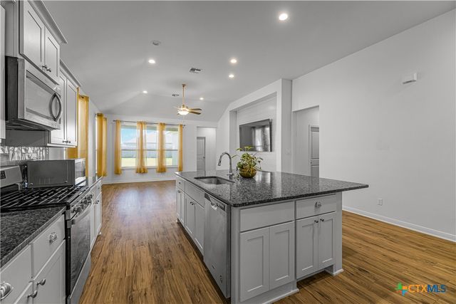 412 Brushy Creek, Victoria, TX 77904