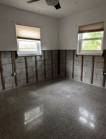 9045 3RD ST N, St Petersburg, FL 33702