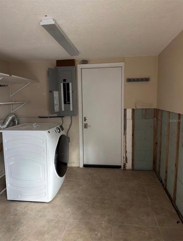 9045 3RD ST N, St Petersburg, FL 33702