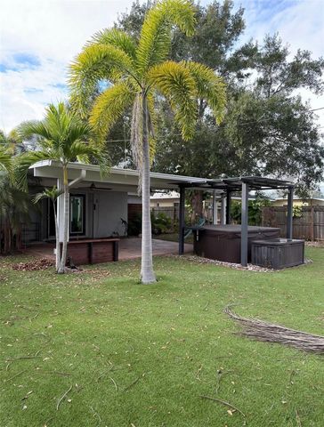 9045 3RD ST N, St Petersburg, FL 33702