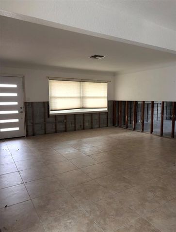 9045 3RD ST N, St Petersburg, FL 33702